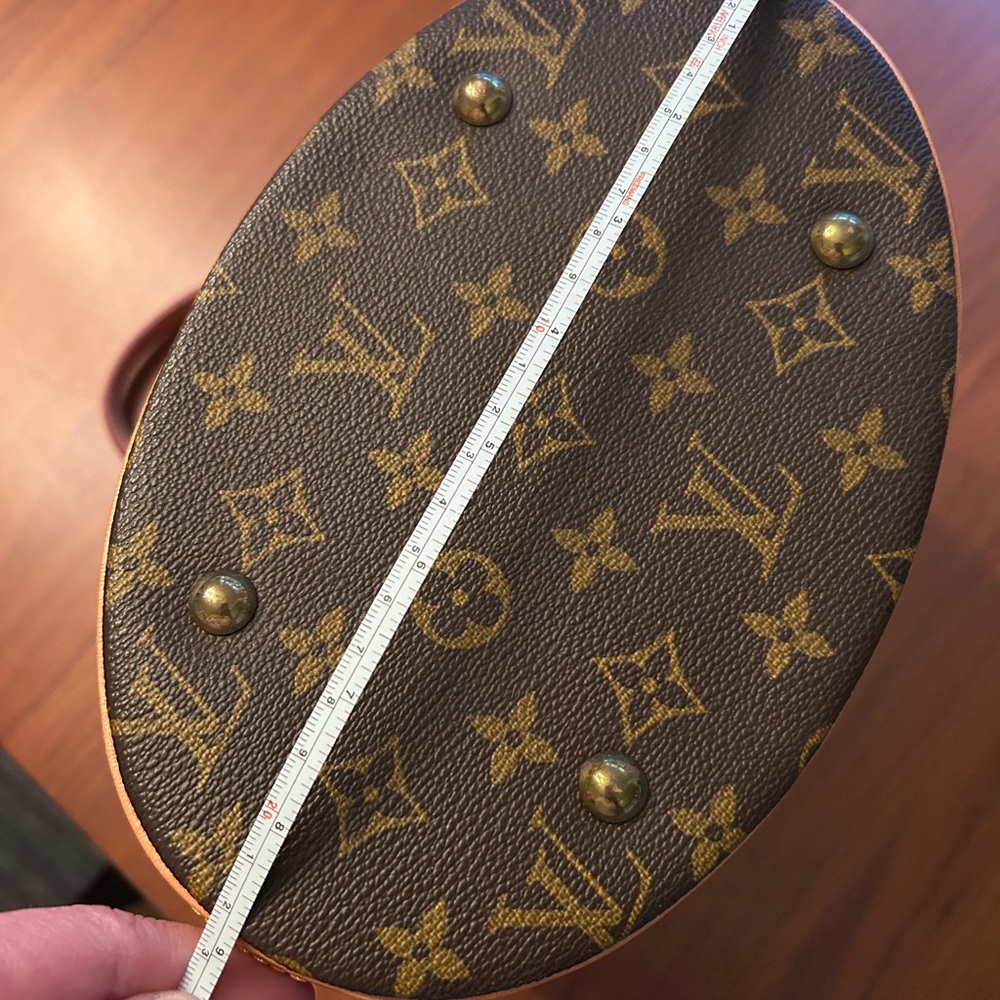 Louis Vuitton
Monogram Bucket Petit - Picture 9 of 13